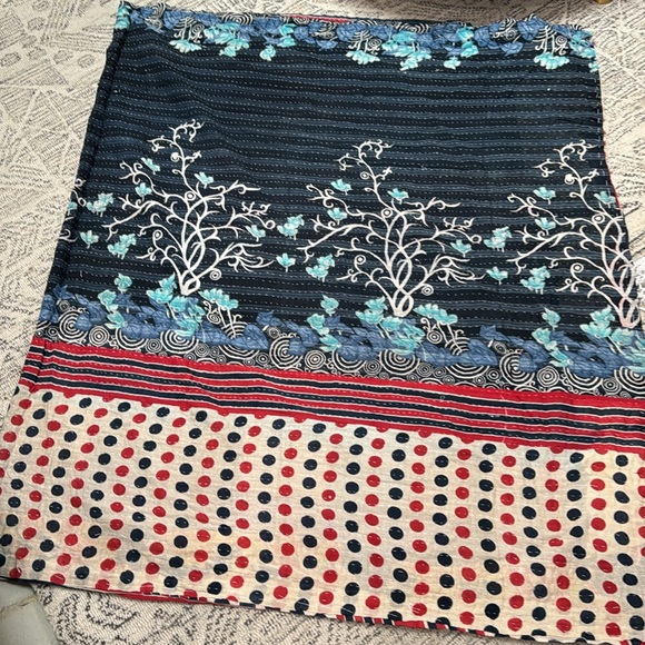 Kantha Quilted Throw. 90”x 51” - Picture 8 of 10